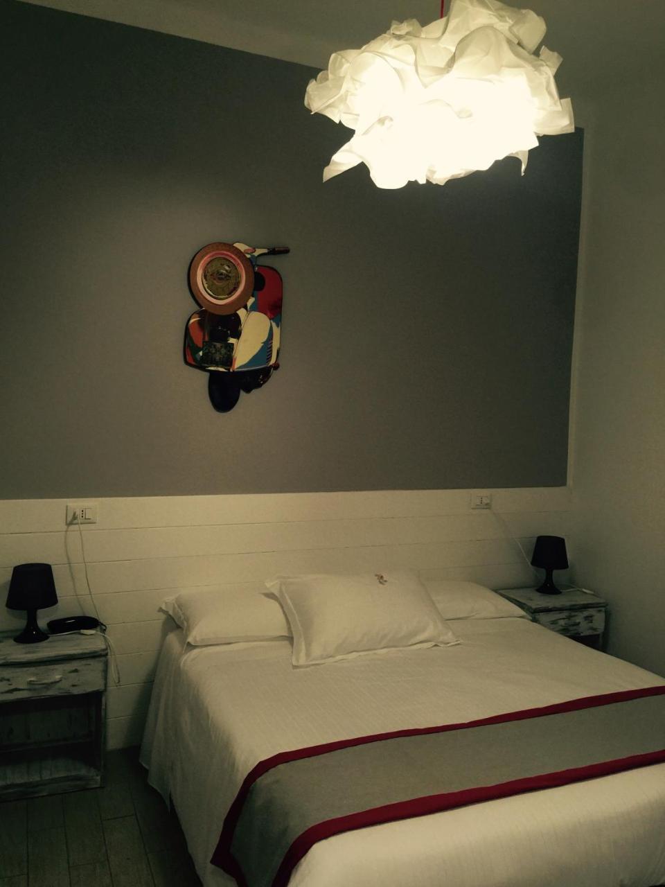 Hotel Spot Вараце Екстериор снимка