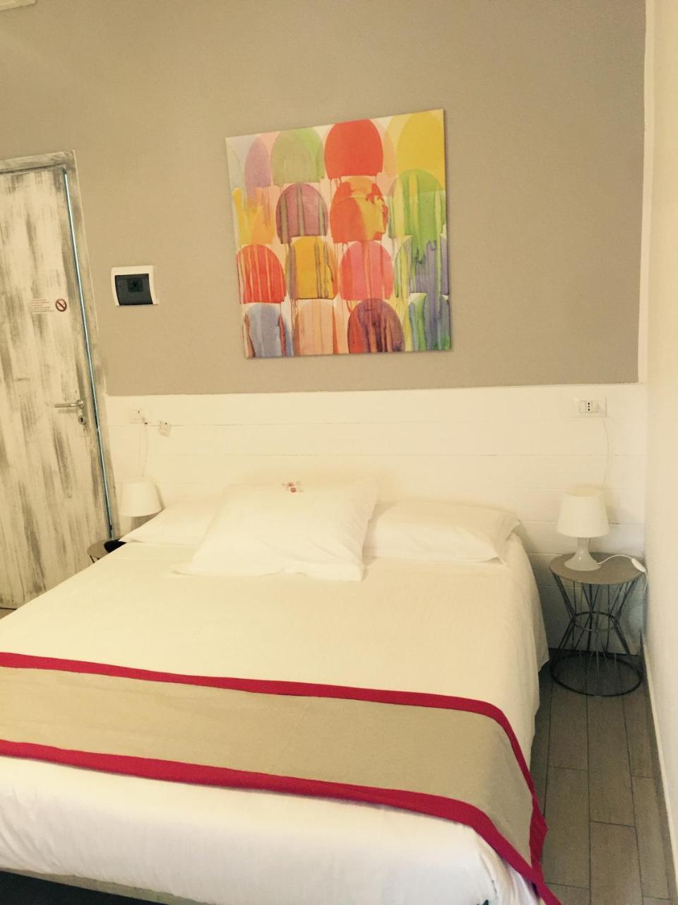 Hotel Spot Вараце Екстериор снимка