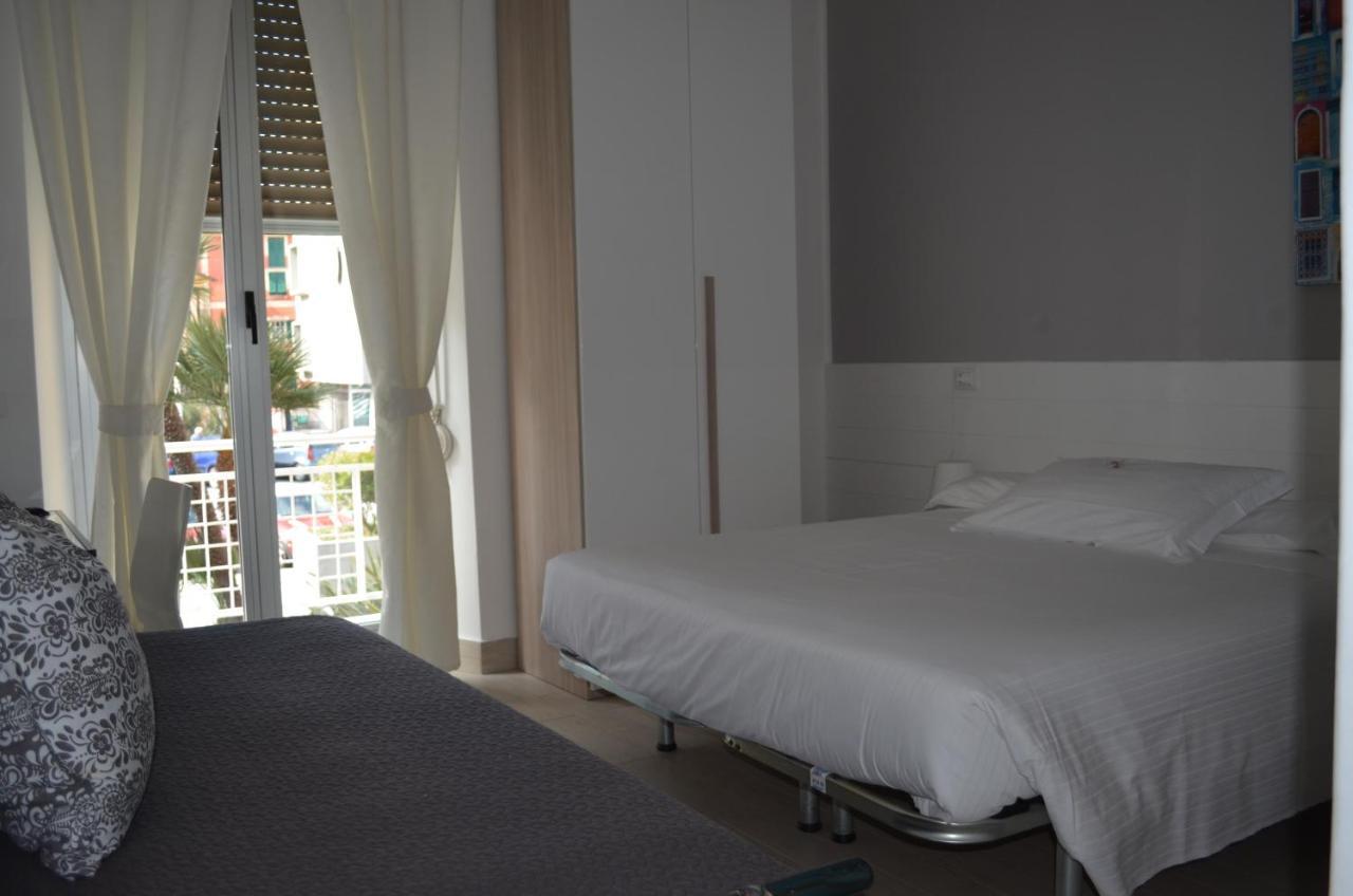 Hotel Spot Вараце Екстериор снимка